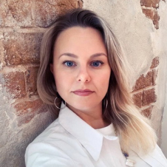 Анна Меньшикова